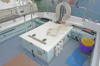 Tàu làm việc để bán