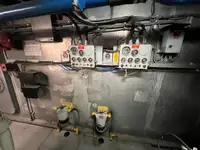 Tàu chở thủy thủ đoàn để bán