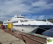 Tàu du lịch để bán