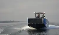Tàu cứu hộ để bán