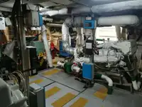 Tàu chở thủy thủ đoàn để bán