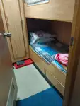 Tàu chở thủy thủ đoàn để bán