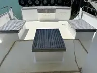 Tàu du lịch để bán