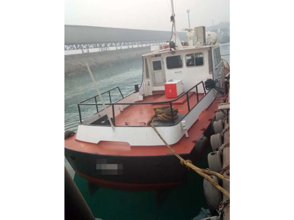 Tàu làm việc để bán