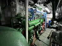 Tàu kéo lưới để bán