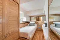 Tàu kéo lưới để bán