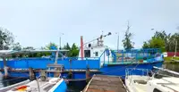 Tàu làm việc để bán