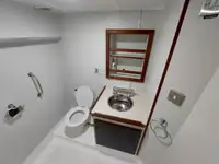 Tàu dẫn đường để bán