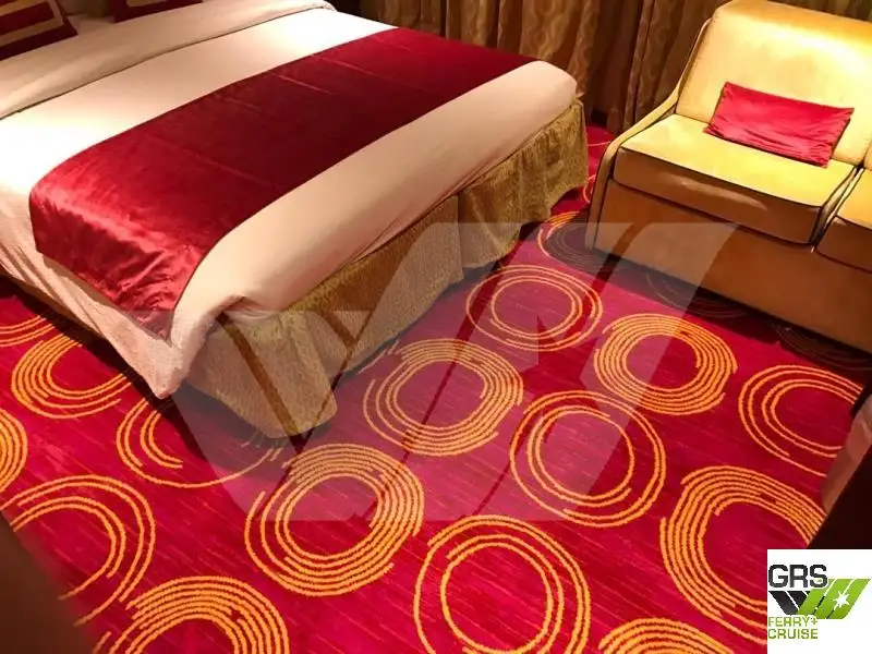 Tàu du lịch để bán