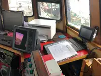 Tàu kéo lưới để bán