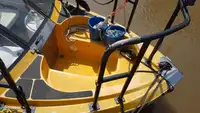 Tàu chở khách và hàng hóa để bán