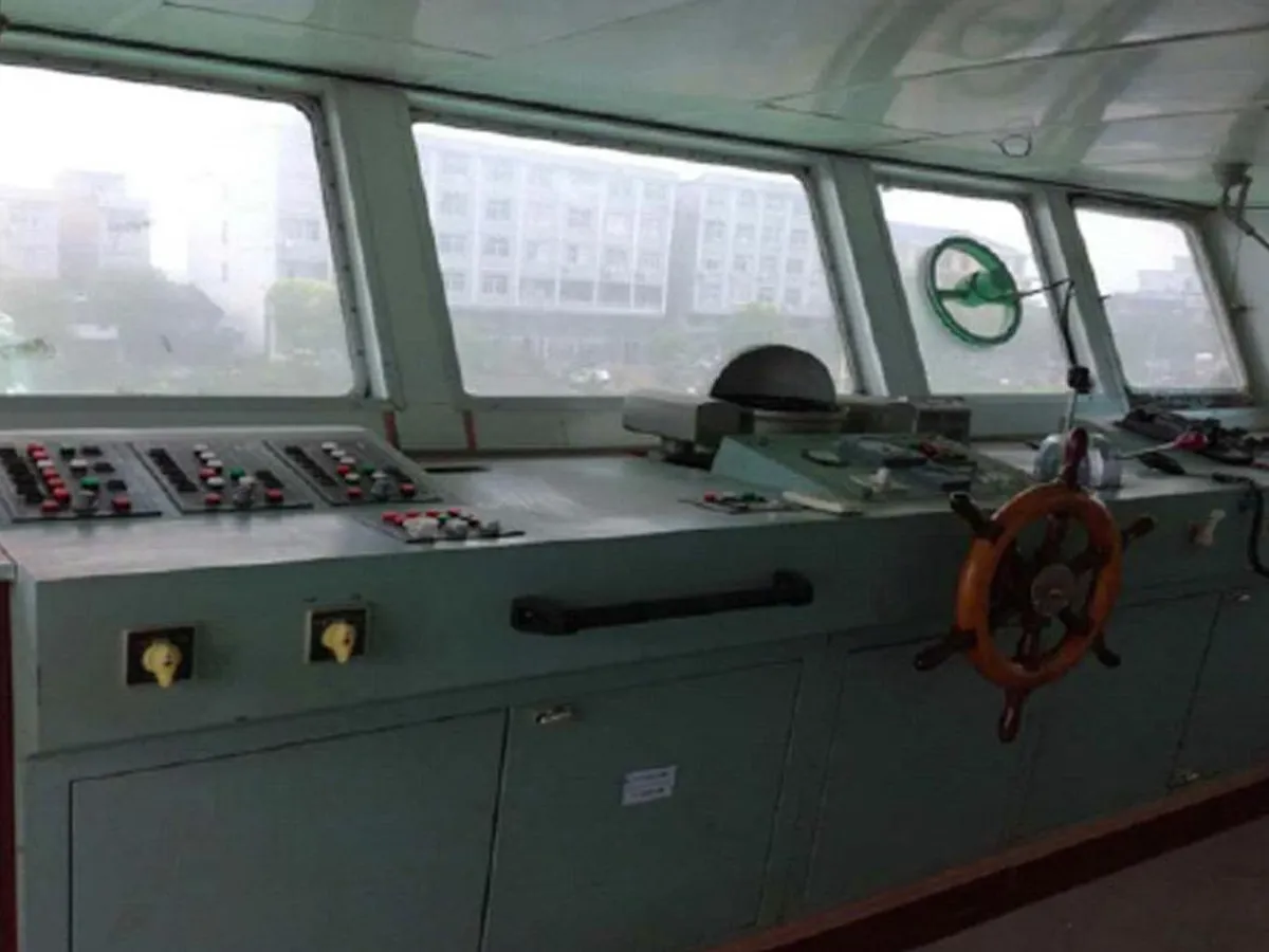 Tàu chở thực phẩm để bán