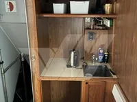 Tàu chở khách và hàng hóa để bán