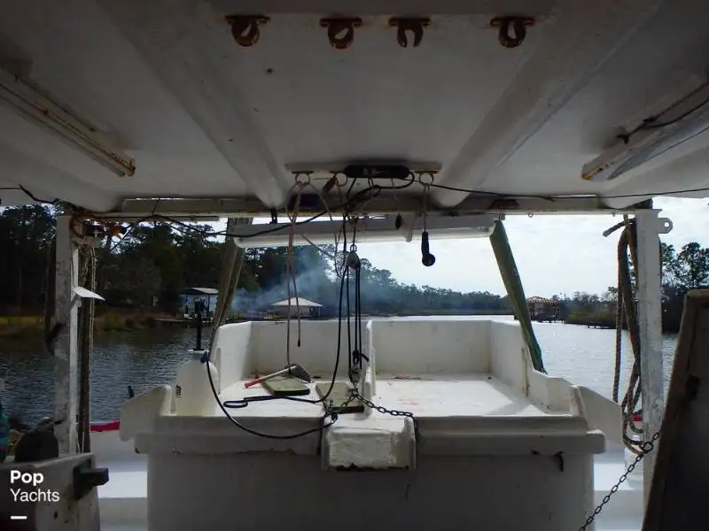 Tàu kéo lưới để bán