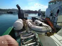 Tàu làm việc để bán