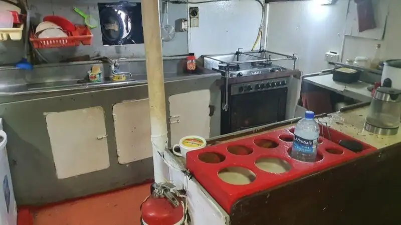 Tàu câu dài để bán
