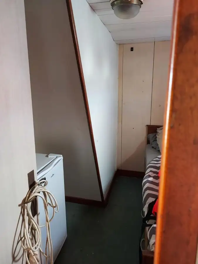 Tàu kéo để bán