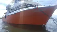 Tàu chở thủy thủ đoàn để bán