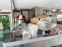 Tàu hai thân để bán