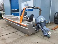 Tàu làm việc để bán