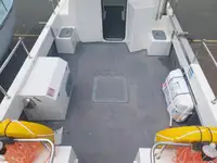Tàu kéo lưới để bán