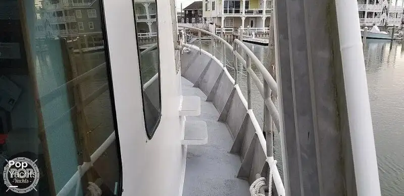Tàu kéo lưới để bán