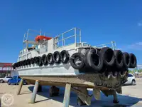 Tàu chở thủy thủ đoàn để bán