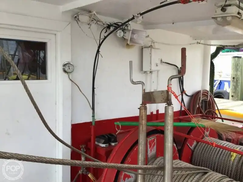 Tàu kéo lưới để bán