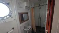 Tàu khảo sát để bán