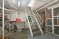 Tàu du lịch để bán