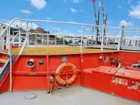 Tàu làm việc để bán