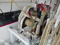 Tàu kéo lưới để bán