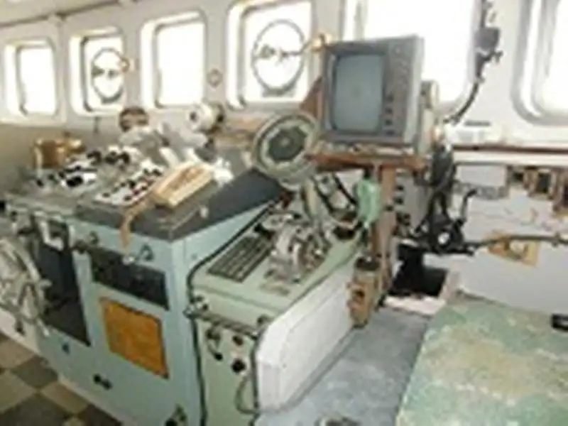Tàu câu dài để bán