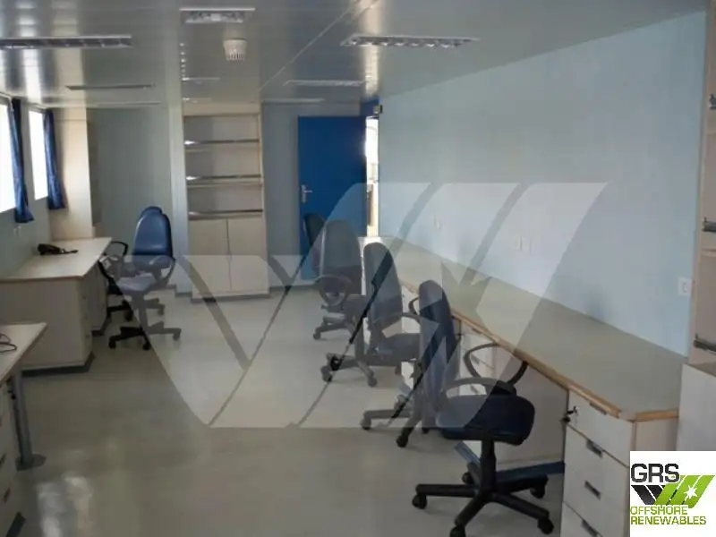Tàu hỗ trợ lặn để bán