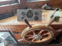 Tàu kéo lưới để bán
