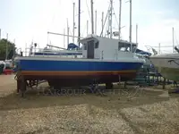 Tàu kéo lưới để bán