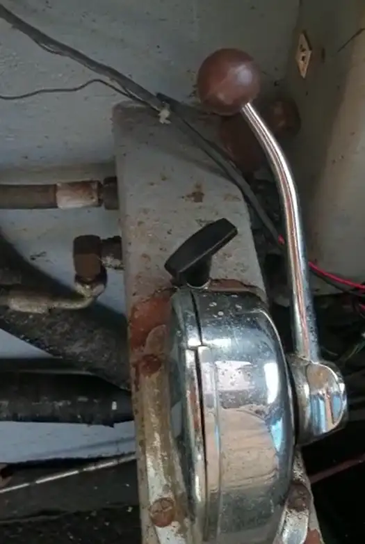 Tàu làm việc để bán