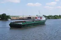 Tàu chở thủy thủ đoàn để bán
