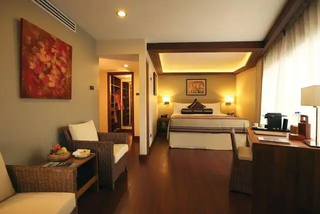 Tàu du lịch để bán