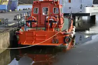 Tàu dẫn đường để bán