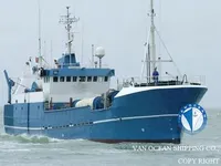 Tàu kéo lưới để bán