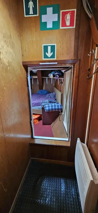 Tàu kéo để bán