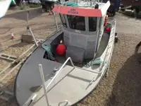 Tàu làm việc để bán