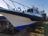 Tàu phà để bán