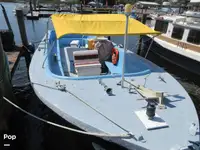 Tàu chở khách và hàng hóa để bán