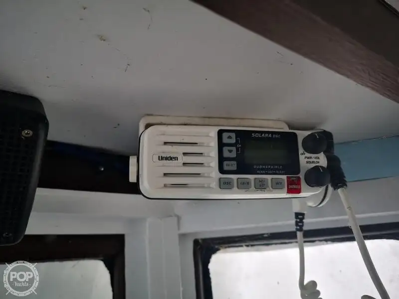 Tàu chế biến cá để bán