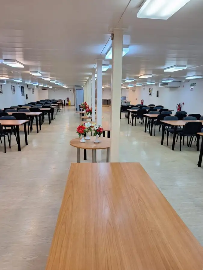Sà lan để bán