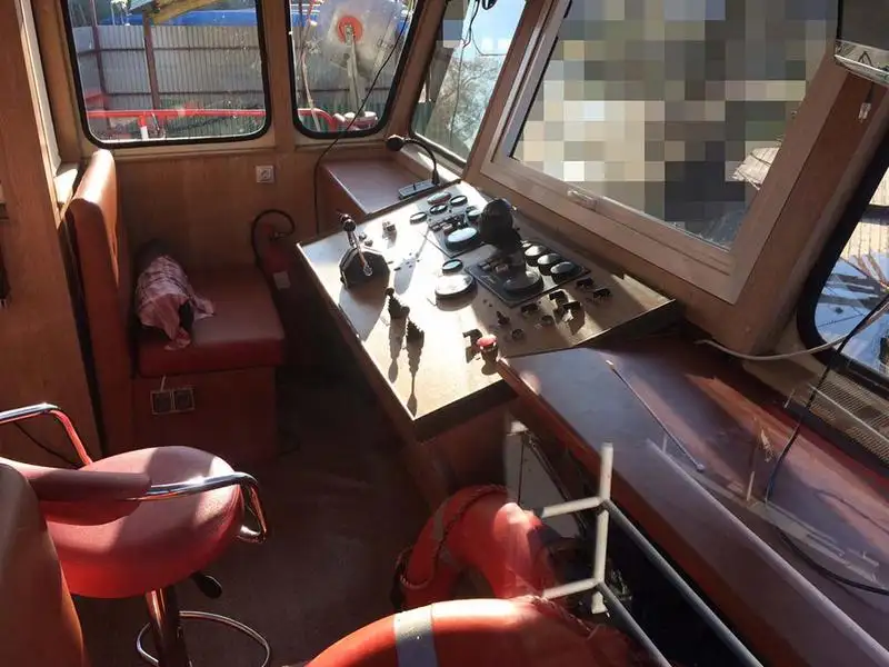 Tàu container để bán