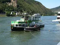 Tàu du lịch để bán