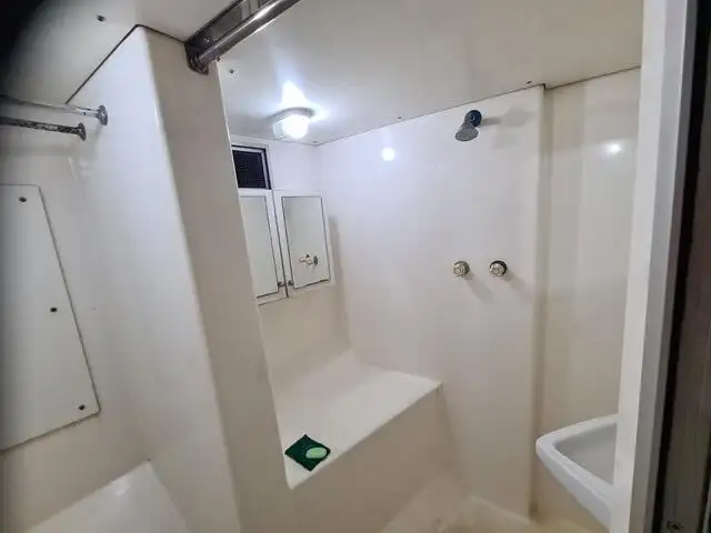 Tàu kéo lưới để bán
